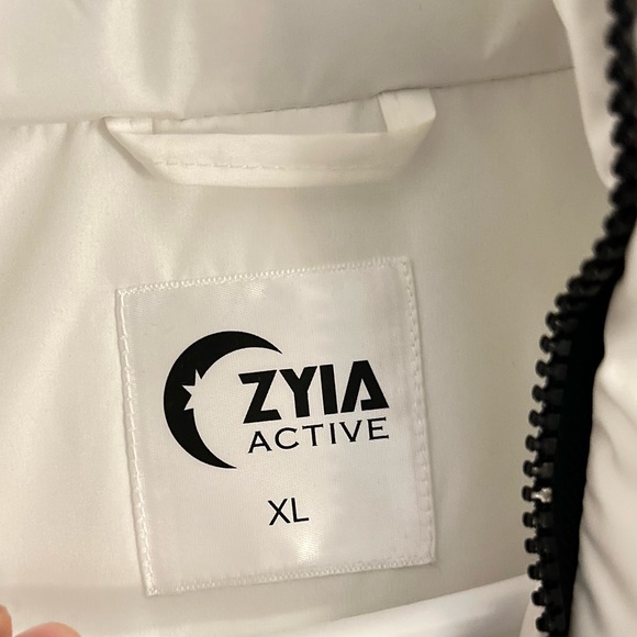 ZYIA Aspen Puffer Jacket w/ removable hood - Picture 3 of 11